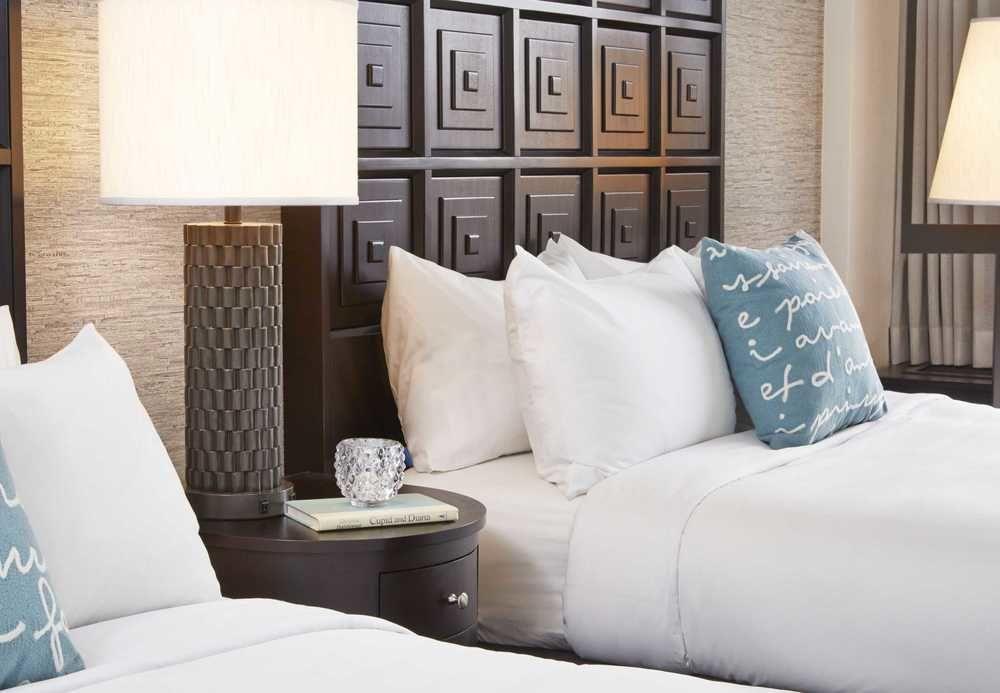 Renaissance Downtown Hotel
